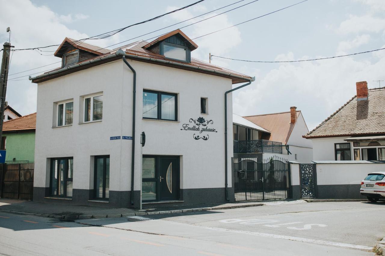 Endlich Zuhause Hotel Сибиу Екстериор снимка