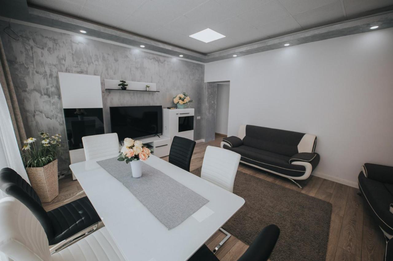 Endlich Zuhause Hotel Сибиу Екстериор снимка